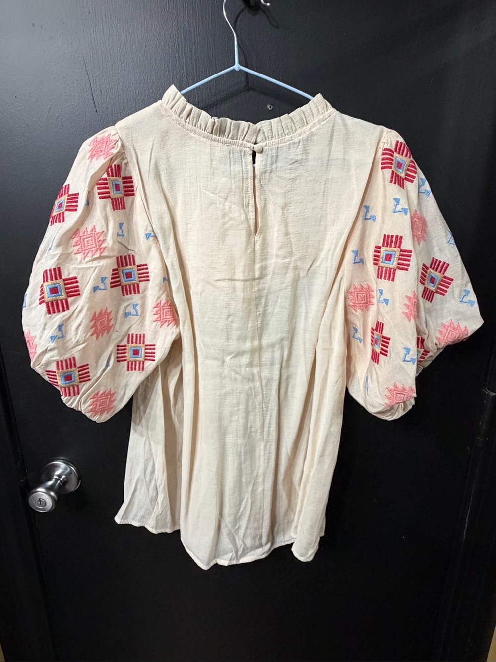 Umgee Cream Blouse with Pink & Blue Embroidery Size M - Picture 7 of 11